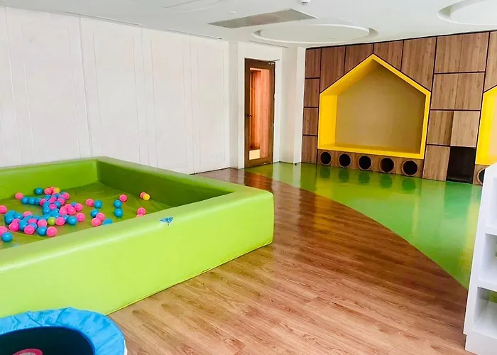 Luxe 1br Bgc With Balcony