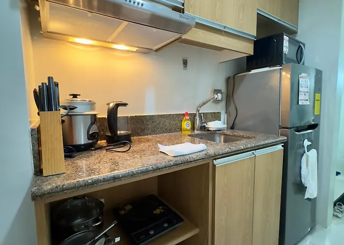 Luxe 1br Bgc With Balcony