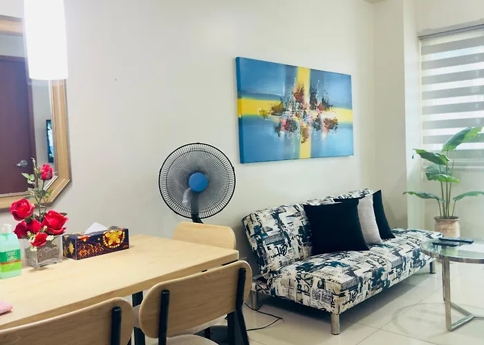 Luxe 1br Bgc With Balcony * Manila